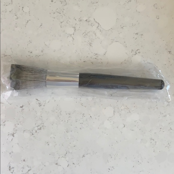 NWT Laura Geller Stippling Brush - Picture 2 of 3
